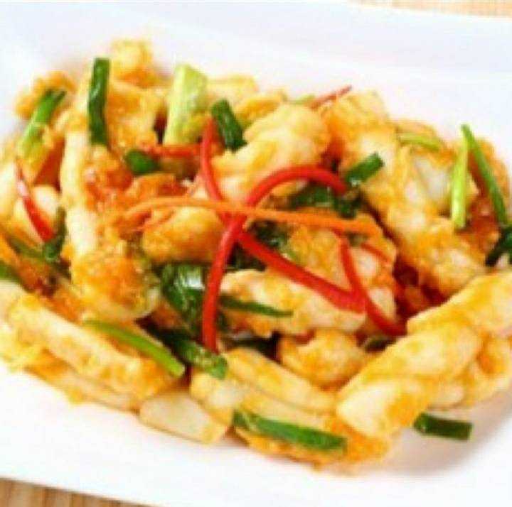 ผัดประมงขึ้นฝั่ง Squids stir fry with Eggdot's Pickle & Chilli Sauce