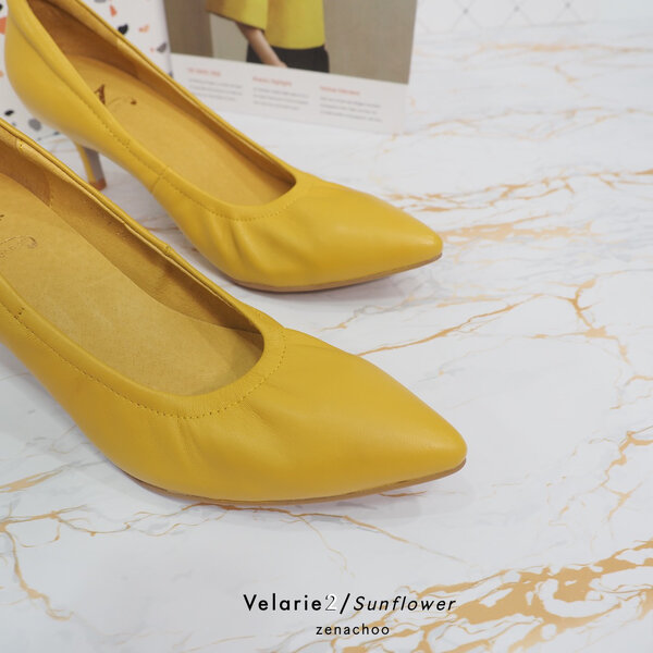 ทรงปกติ เปลี่ยนไซส์ได้ ไม่รับคืน รุ่นขายดี Zenachoo Velarie2 สูง 2 นิ้ว สี SunFlower รองเท้าหนังแ...