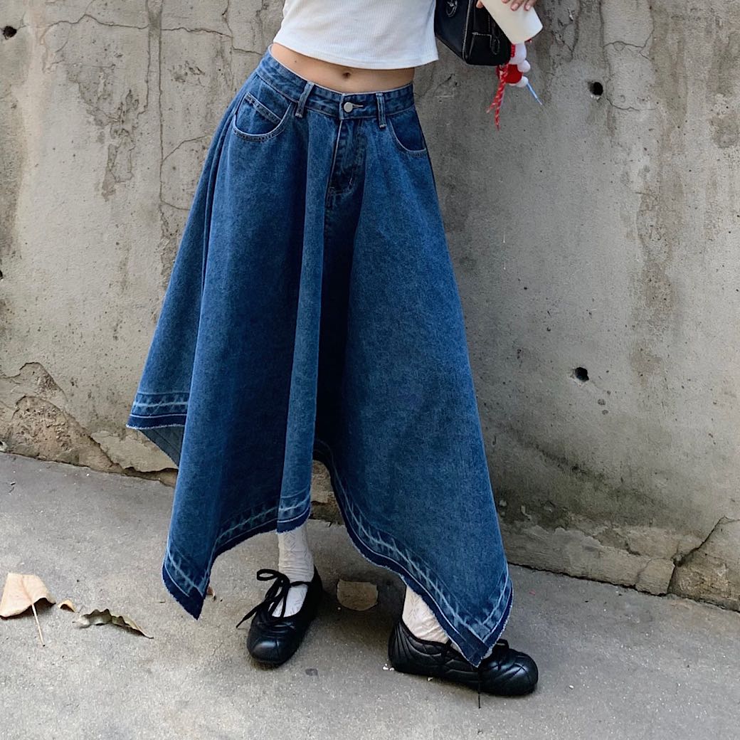 Low rise denim skirt