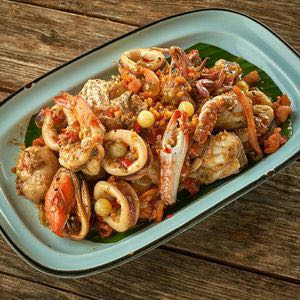 ผัดทะเลรวมเรือโป๊ะ • Stir Fried Spicy Ocean 'Rue-Poh'