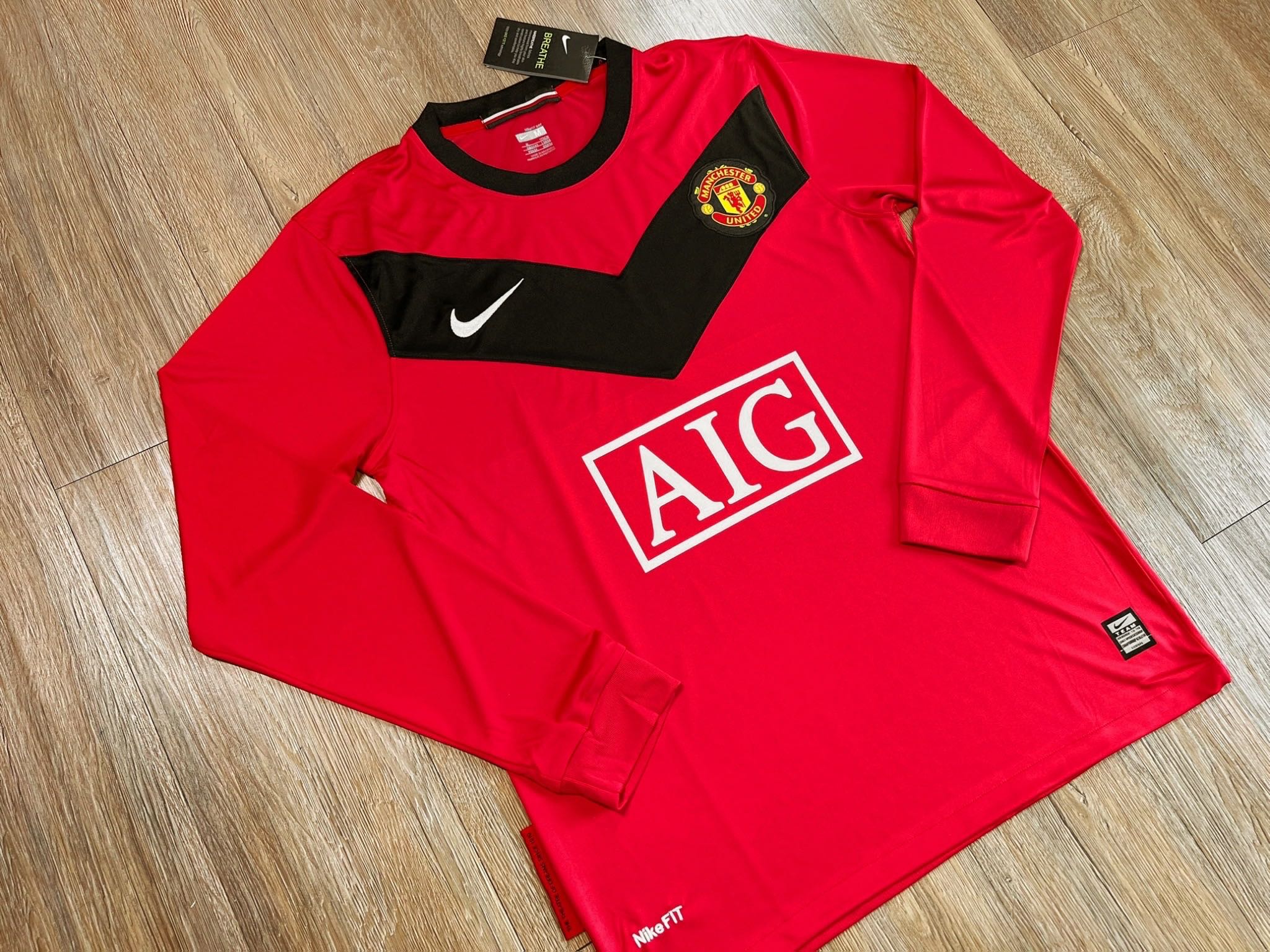 Manchester United 2009/10  เสื้อบอลย้อนยุค เสื้อแมนยูย้อนยุคแขนยาว AIG