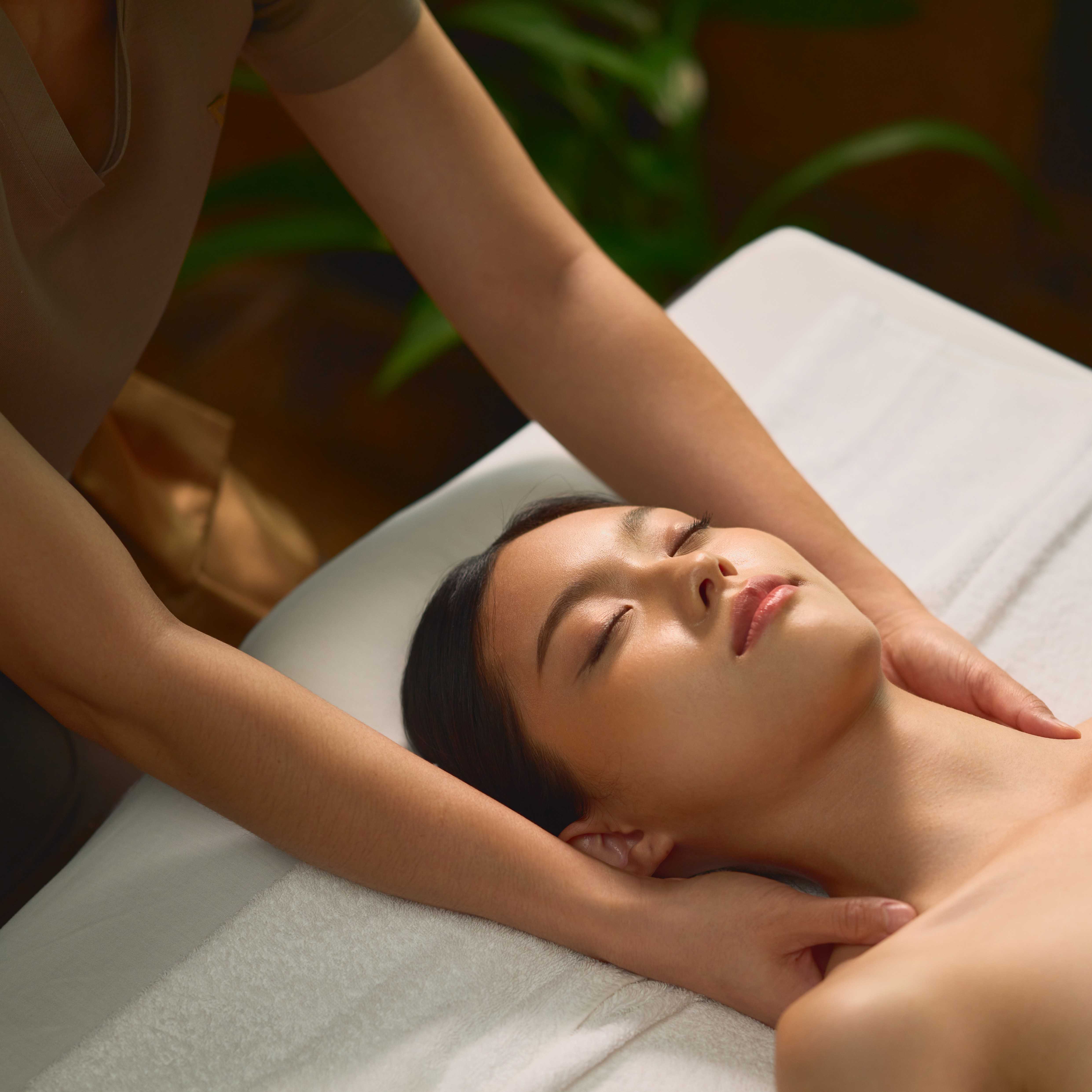 60-Minute Weekday Delight Treatment