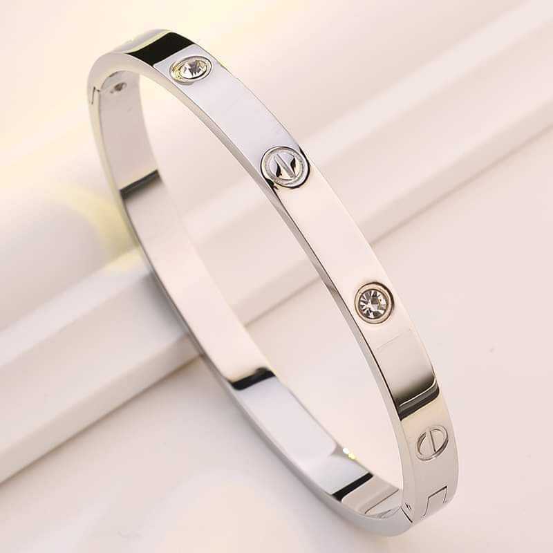 กำไลข้อมือ Cartier สีเงิน