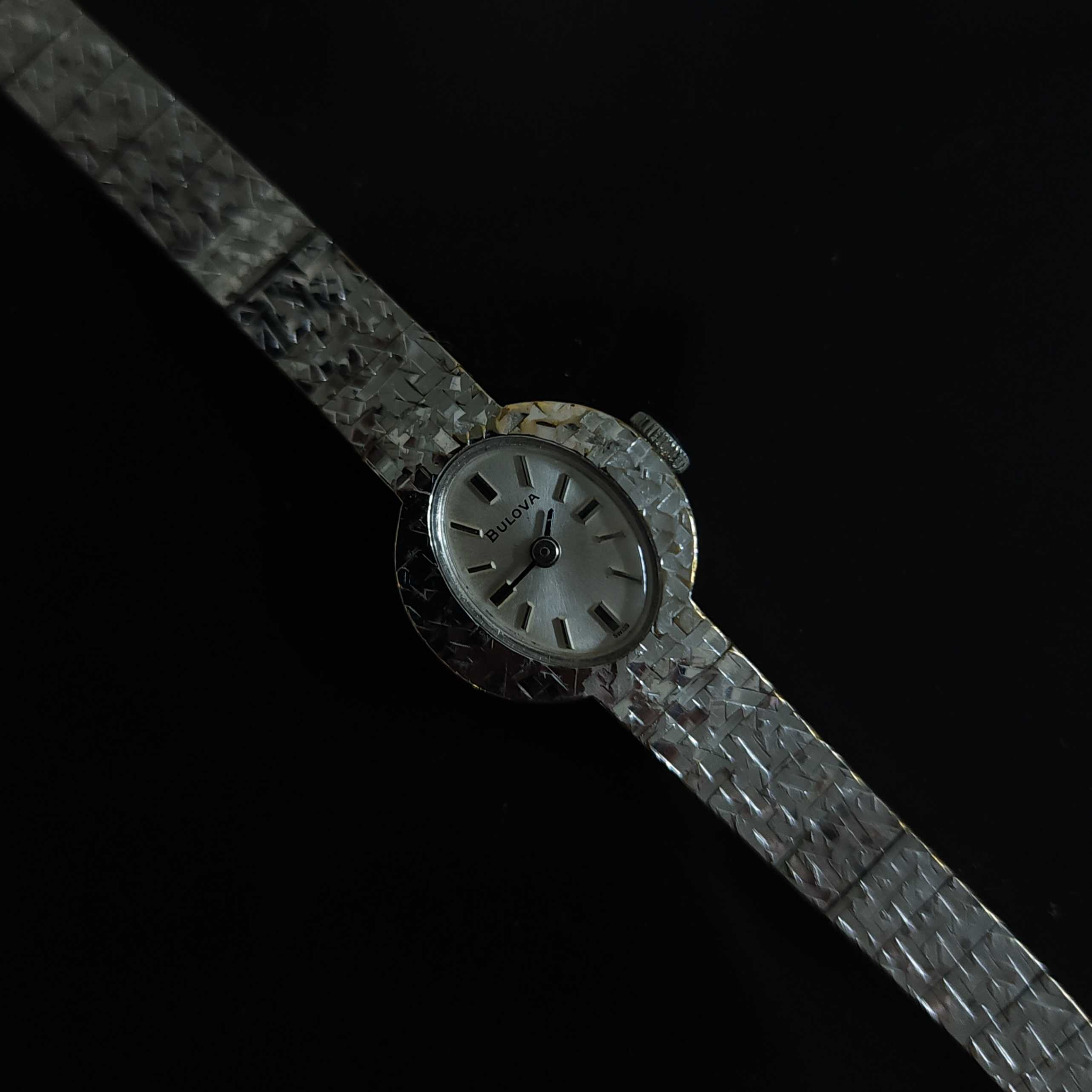 Vintage 1980s Bulova Watch