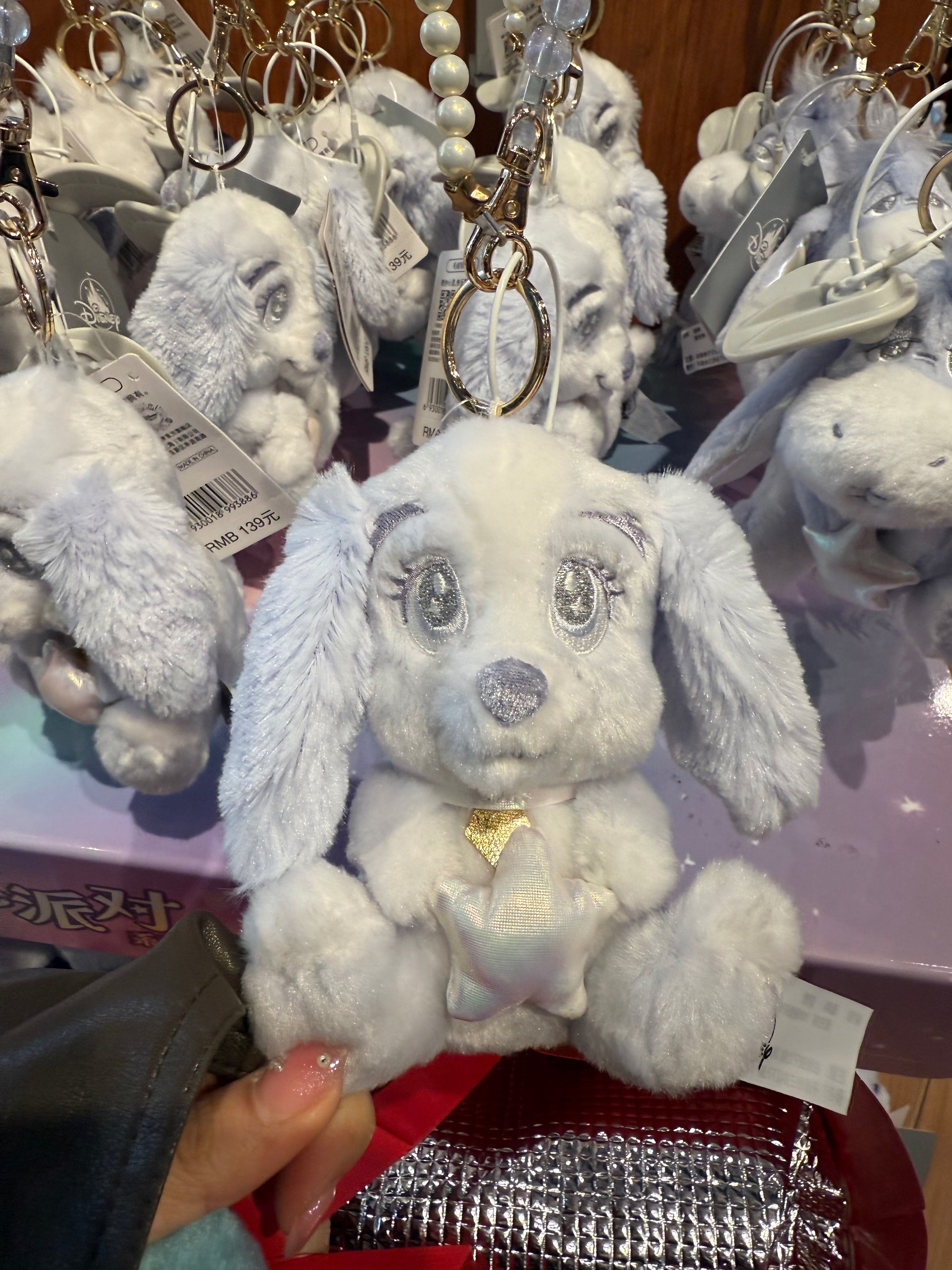 (พร้อมส่ง) พวงกุญแจ Disney store shanghai