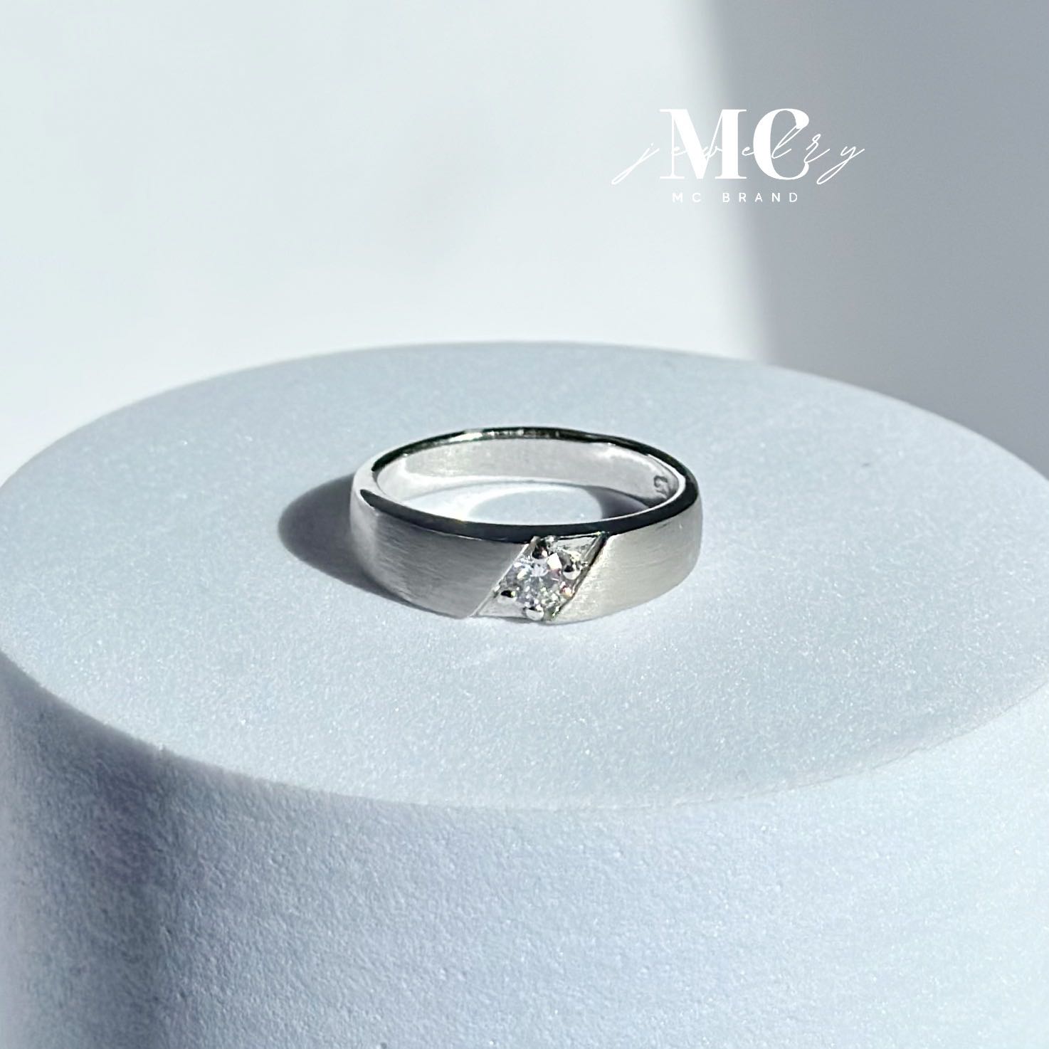 แหวนเงินเเท้และเงินชุปทองคำขาว💍รุ่น Cilo Unisex ใส่ได้ทุกเพศ ✅ไม่ลอกไม่แพ้✨แถมฟรีกล่องจิวและผ้าเช็ด