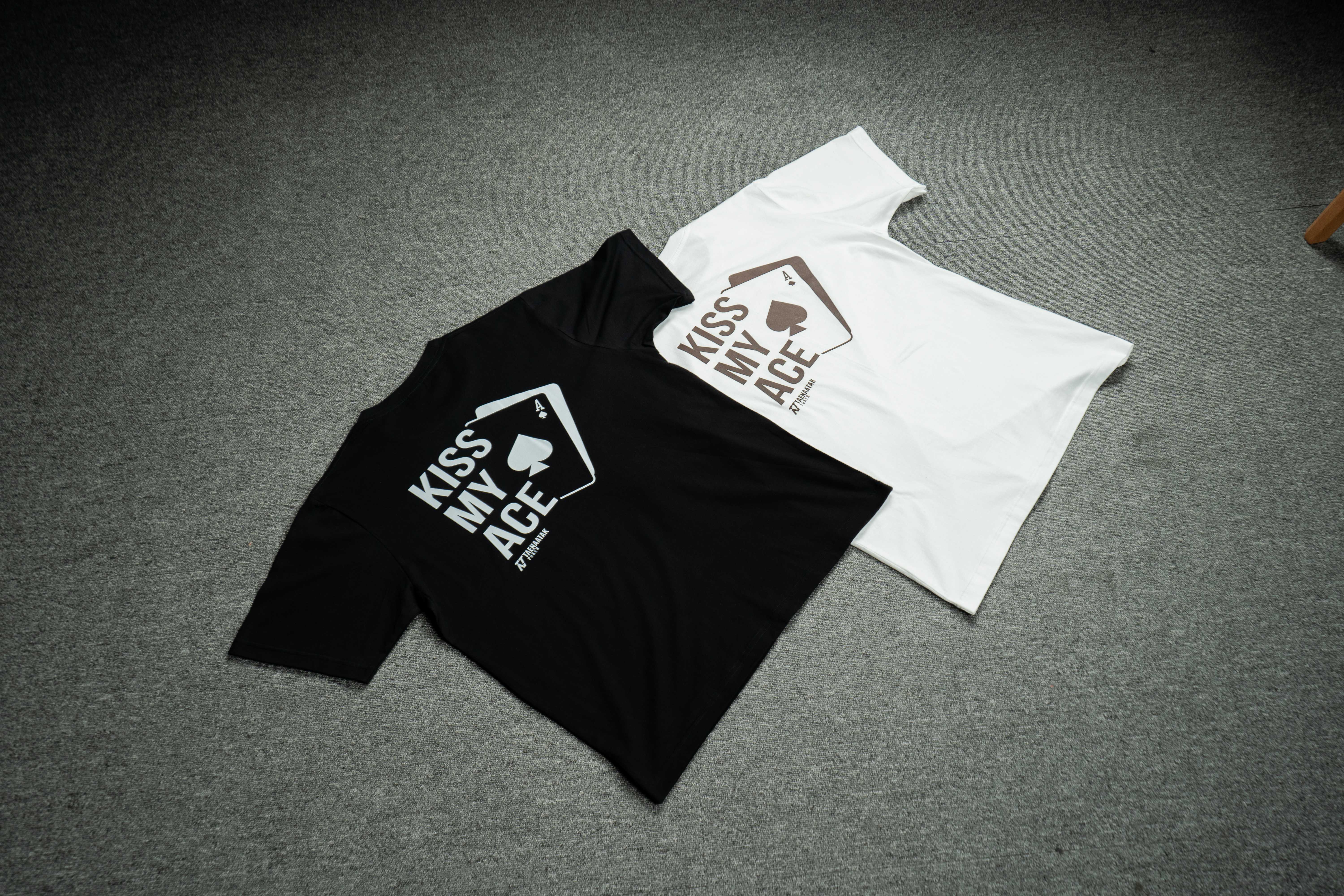 TAENAATAK KISS MY ACE TEE
