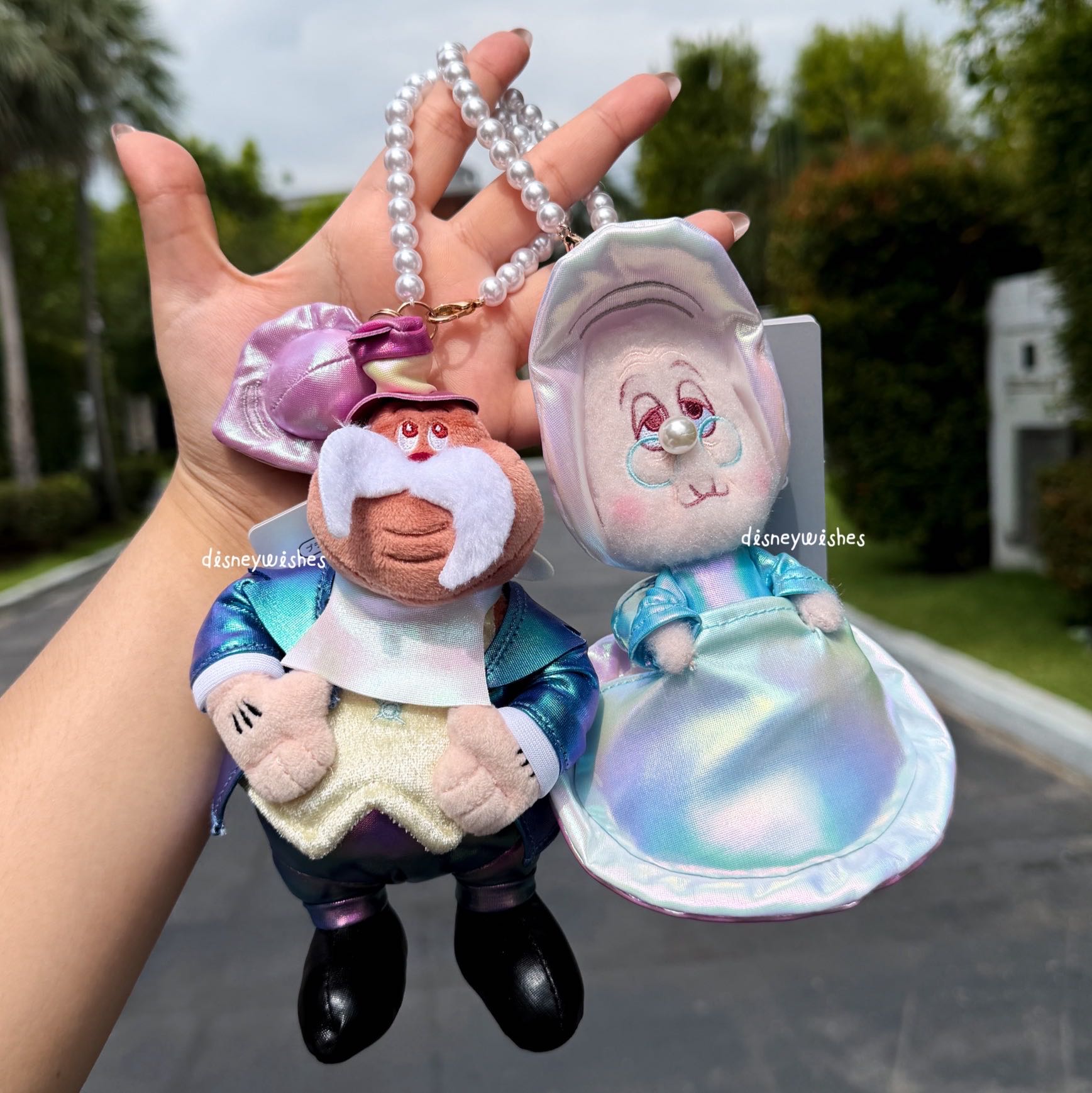 พร้อมส่งที่ไทย : พวงกุญแจ Walrus / Grandma Oyster 🇯🇵 Japan Disneystore