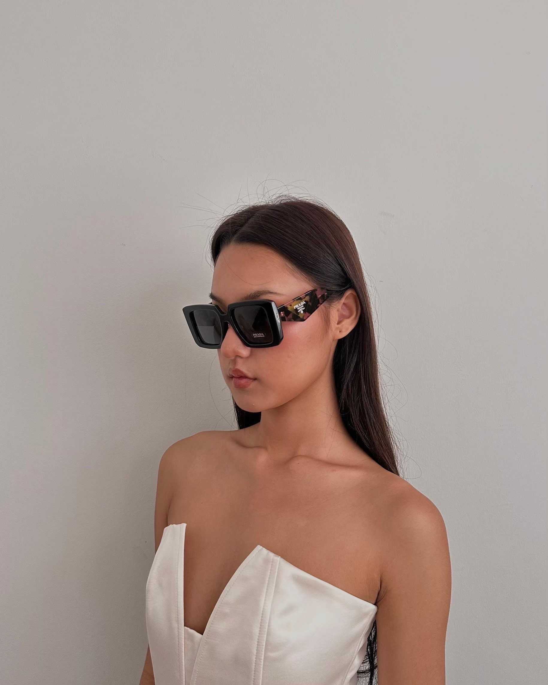 SALE EYEWEAR - PRADA