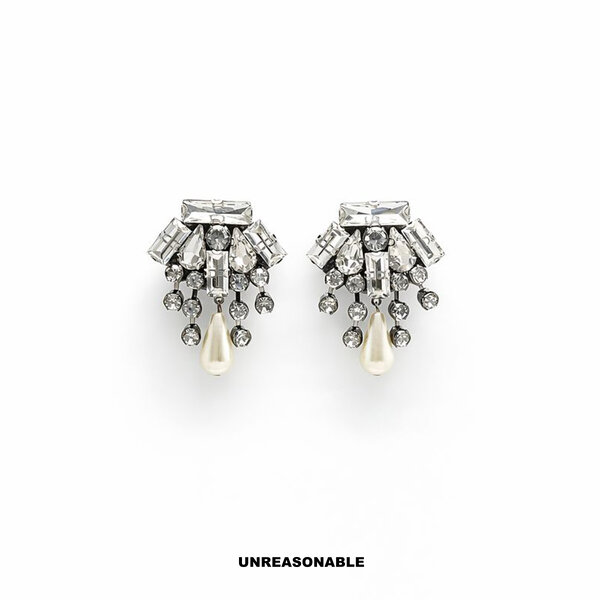 Crystal Fringe Pearl Drops Earrings สีขาว UA0505-01 Unreasonable Accessories