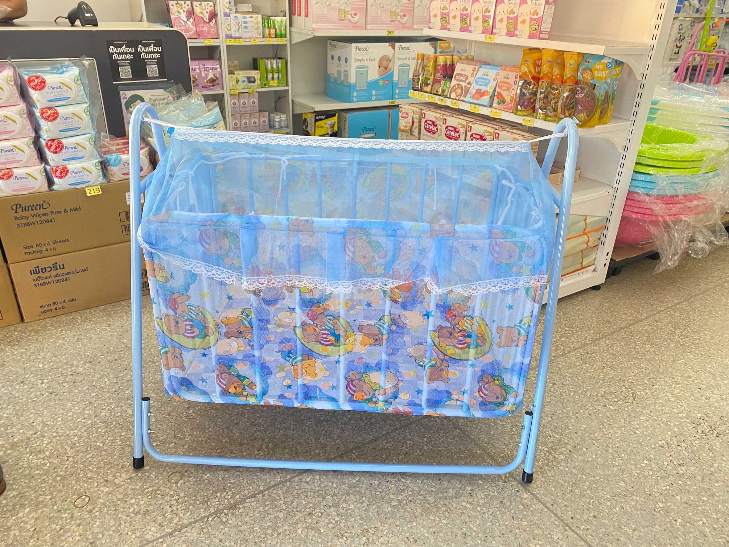 Nuebabe เปลลูกกรง เปลไกวสำหรับเด็ก (พร้อมมุ้งผ้าลูกไม้ พิมพ์ลาย)