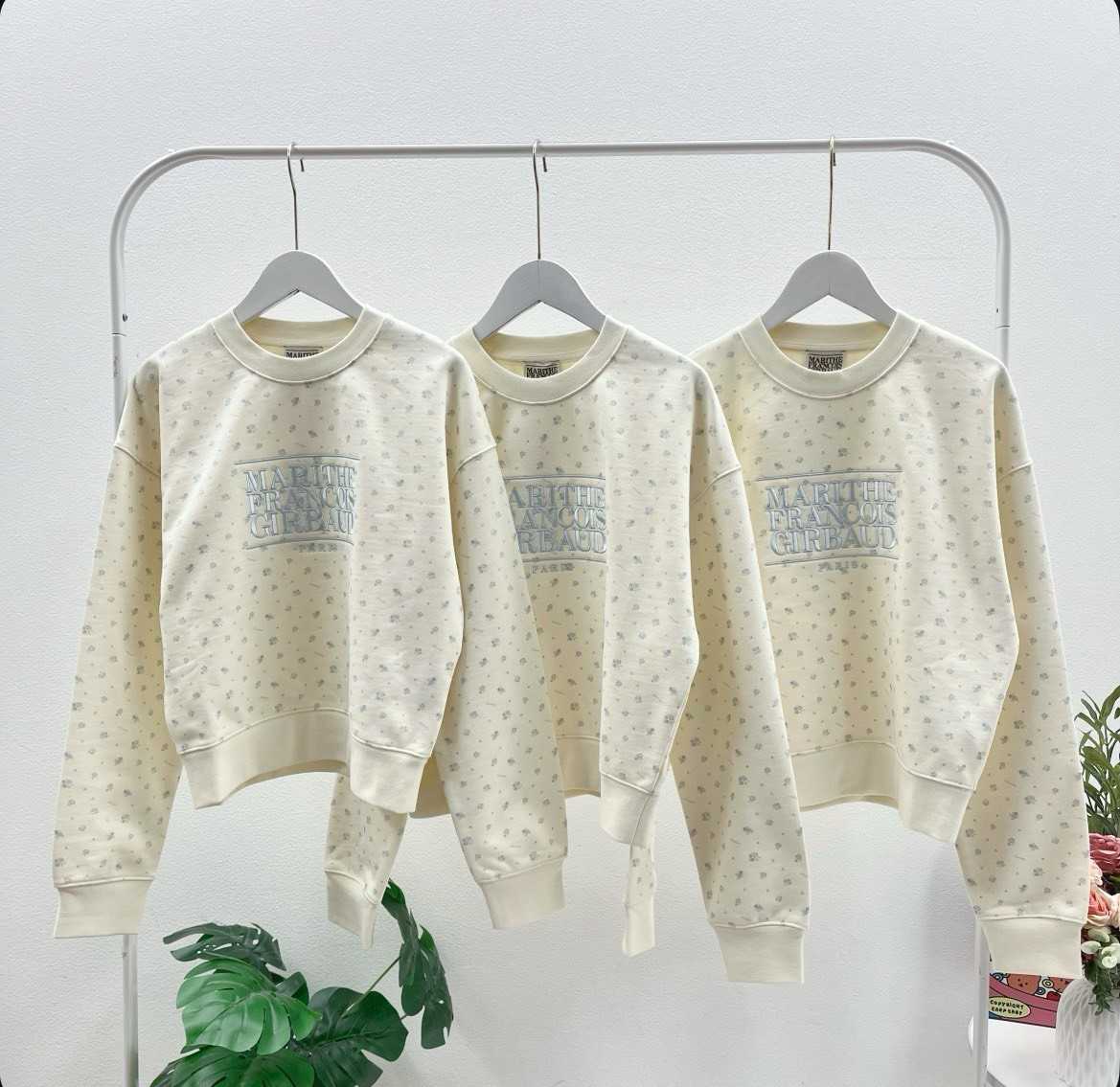 Marithe W Classic Logo Cropped Sweatshirt (Flower)