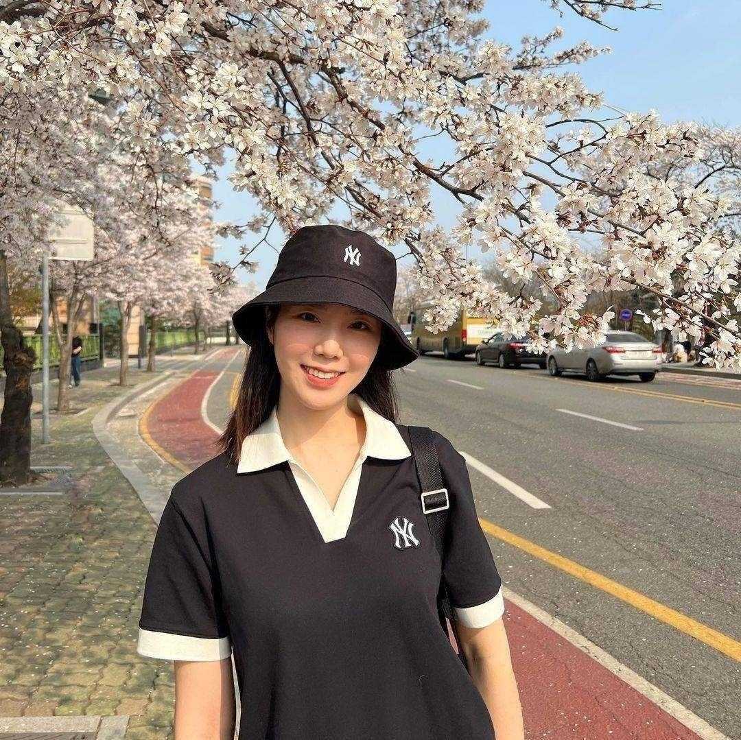 Sale🔥🔥MLB Woman One-piece NY Logo   เดรสผ้ายืด คอกลม แขนสั้น สีดำ ⚫️​⚫️ โลโก้ NY