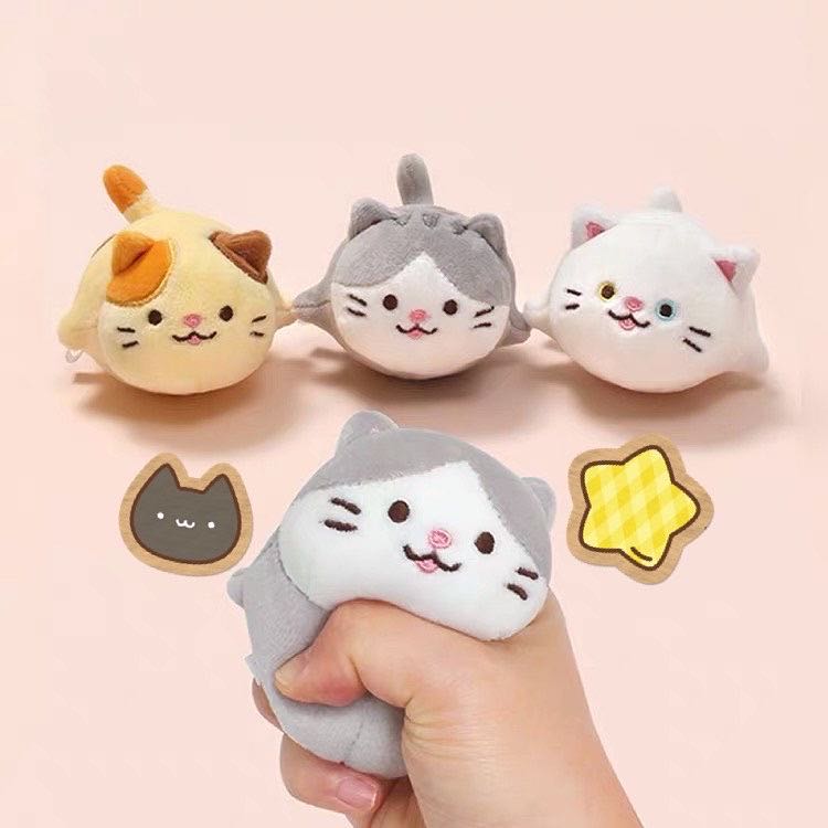ตุ๊กตาแมวคลายเครียด มีสามสีจ้า