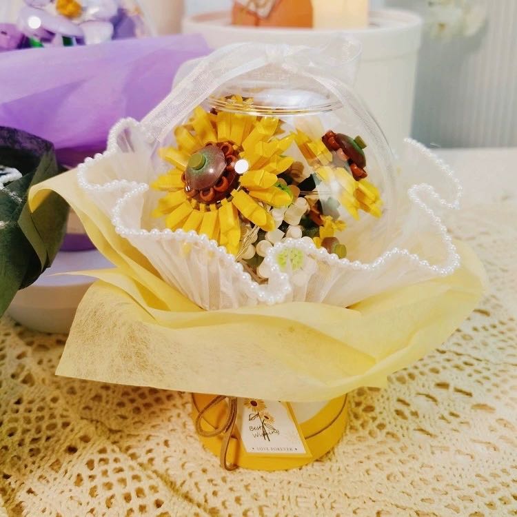 #พร้อมส่ง เซตช่อเลโก้ดอกไม้ พร้อมกล่อง ทานตะวัน🌻  ได้ครบตามรูป + มีการ์ด ไฟตกแต่งให้ในเซต