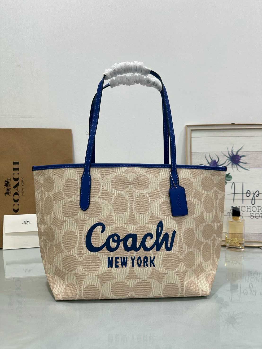 กระเป๋าสะพาย Coach CAL49 CY705- City Tote in Signature Canvas
