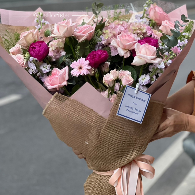 ช่อดอกไม้สด  Blooming Elegance 25