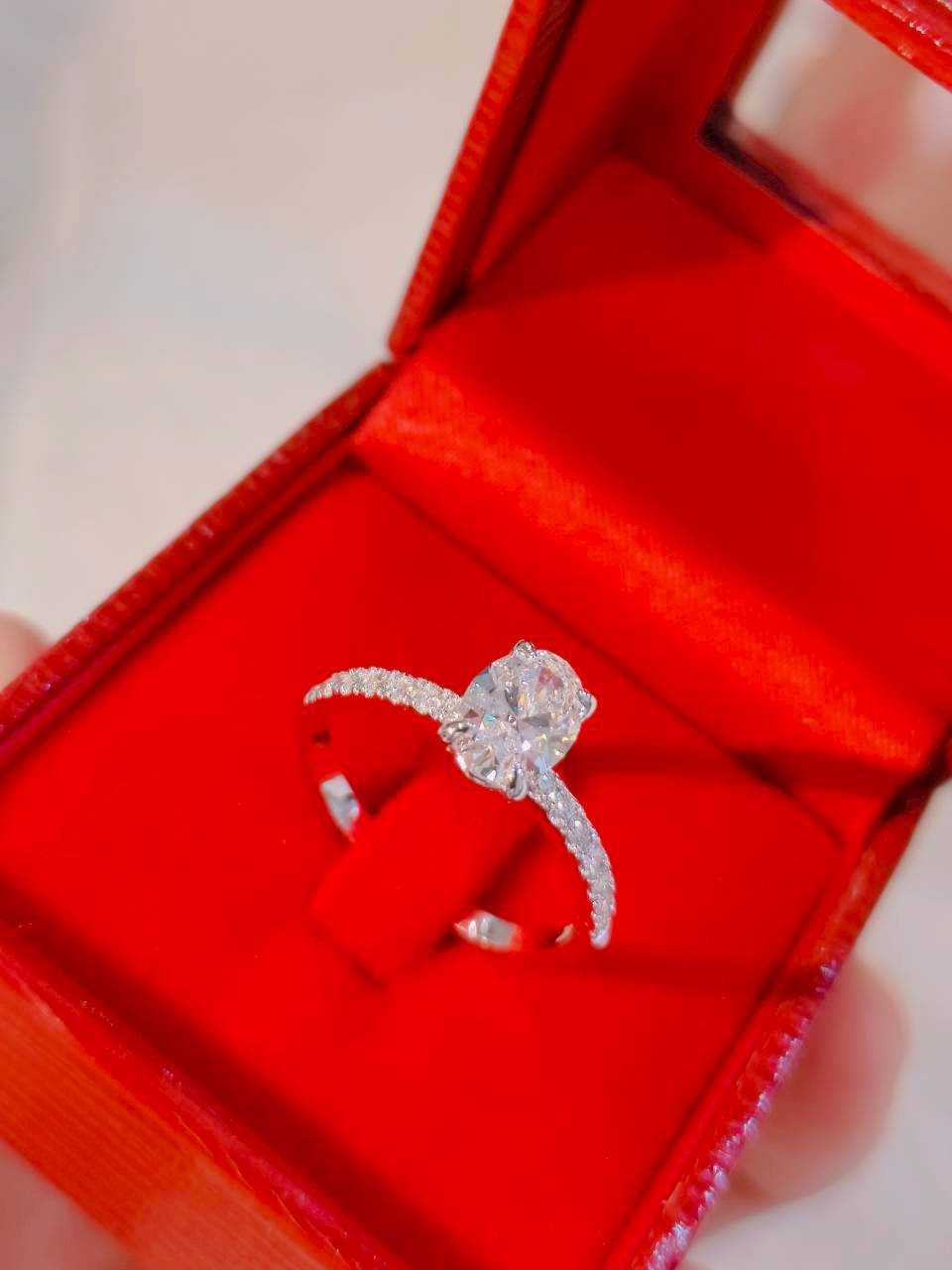 แหวนเพชร​ 1.02ct​/0.20ct D vvs2 IGI​ (9k)