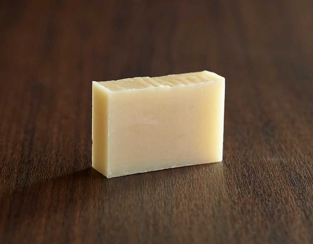 สบู่น้ำมันอัลมอนด์ Almond Oil Soap