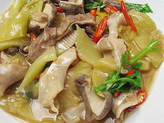 กระเพาะหมูผัดเกี้ยมฉ่าย  Stir fried pork stomach with pickle cabbage