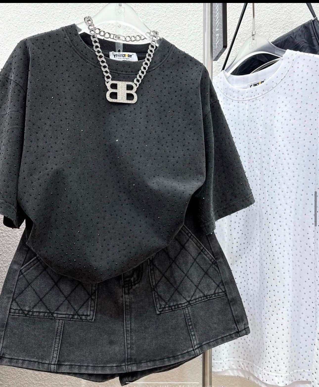 T-shirt black wink // เสื้อยืดติดเพชร