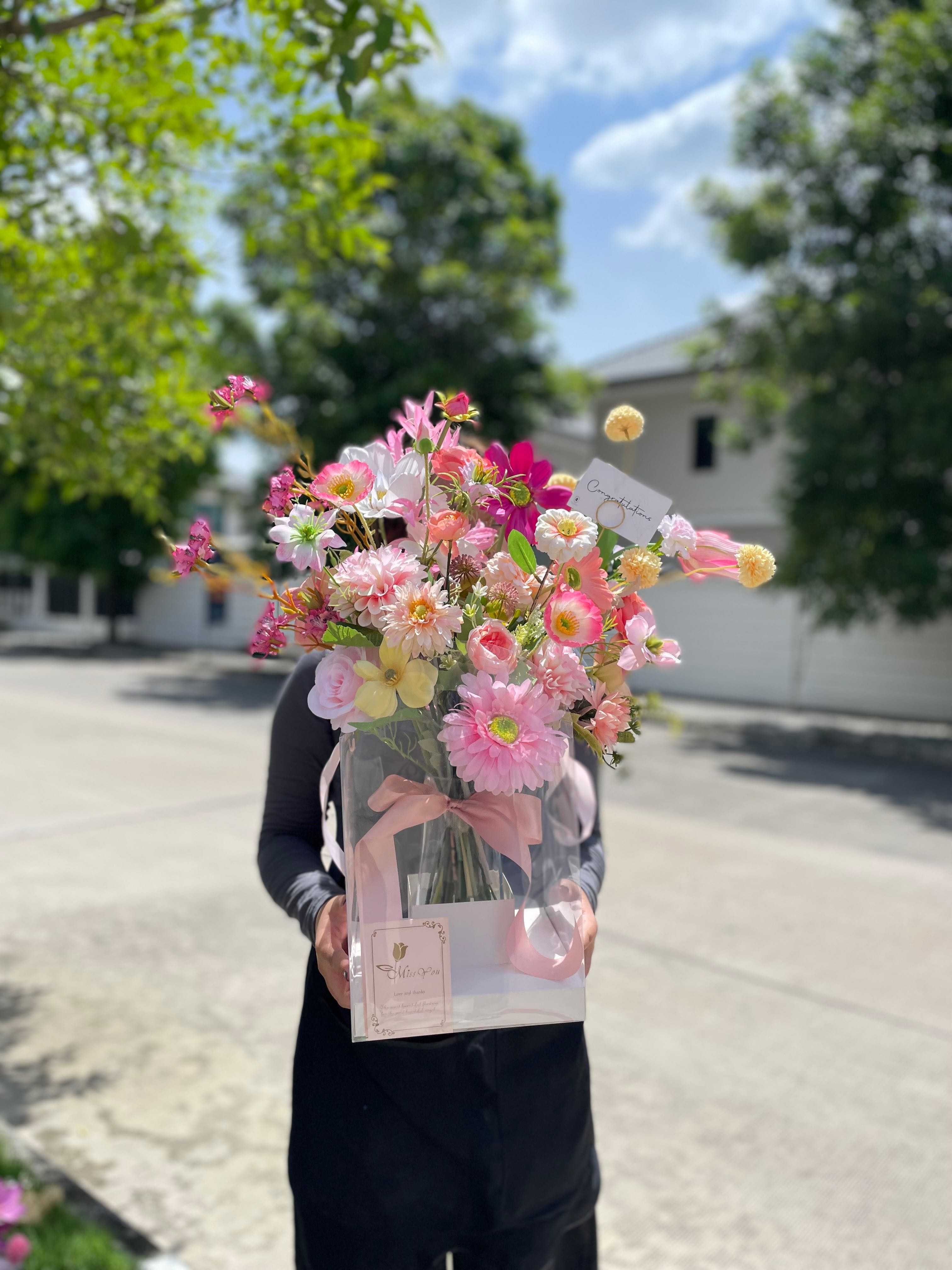 แจกันดอกไม้ประดิษฐ์