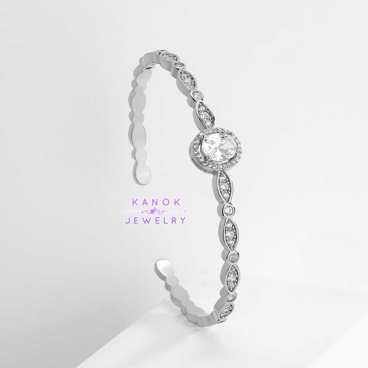 Kanok Jewelry /สร้อยข้อมือประดับเพชรสังเคราะห์ CZ  / จัดส่งฟรี EMS /B031W