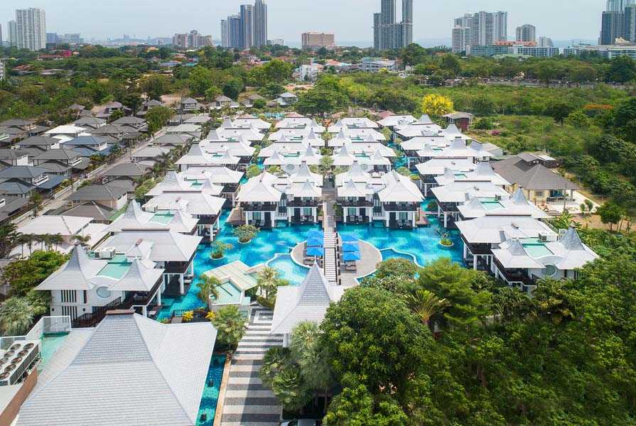 Zthrough Pattaya พัทยา ห้อง Deluxe Pool View พร้อมอาหารเช้า 2 ท่าน