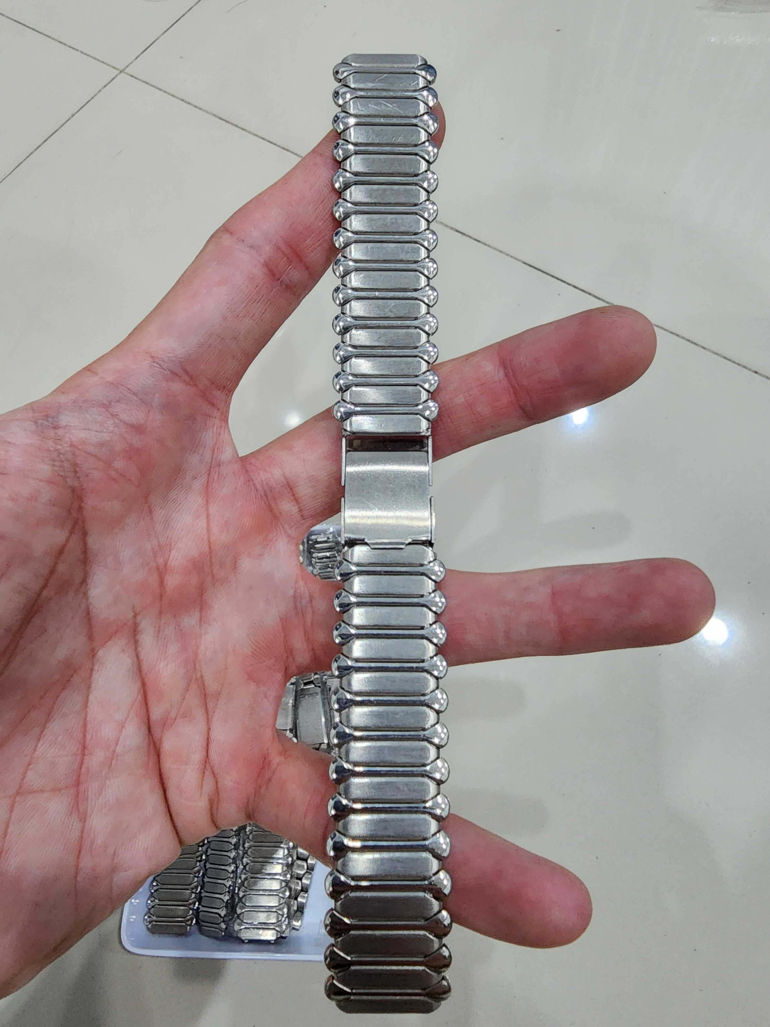สายนาฬิกา เก่าเก็บเดิมๆ ของใหม่ สวย ขนาด 18 มิล สวย สภาพดีใหม่ พร้อมส่ง