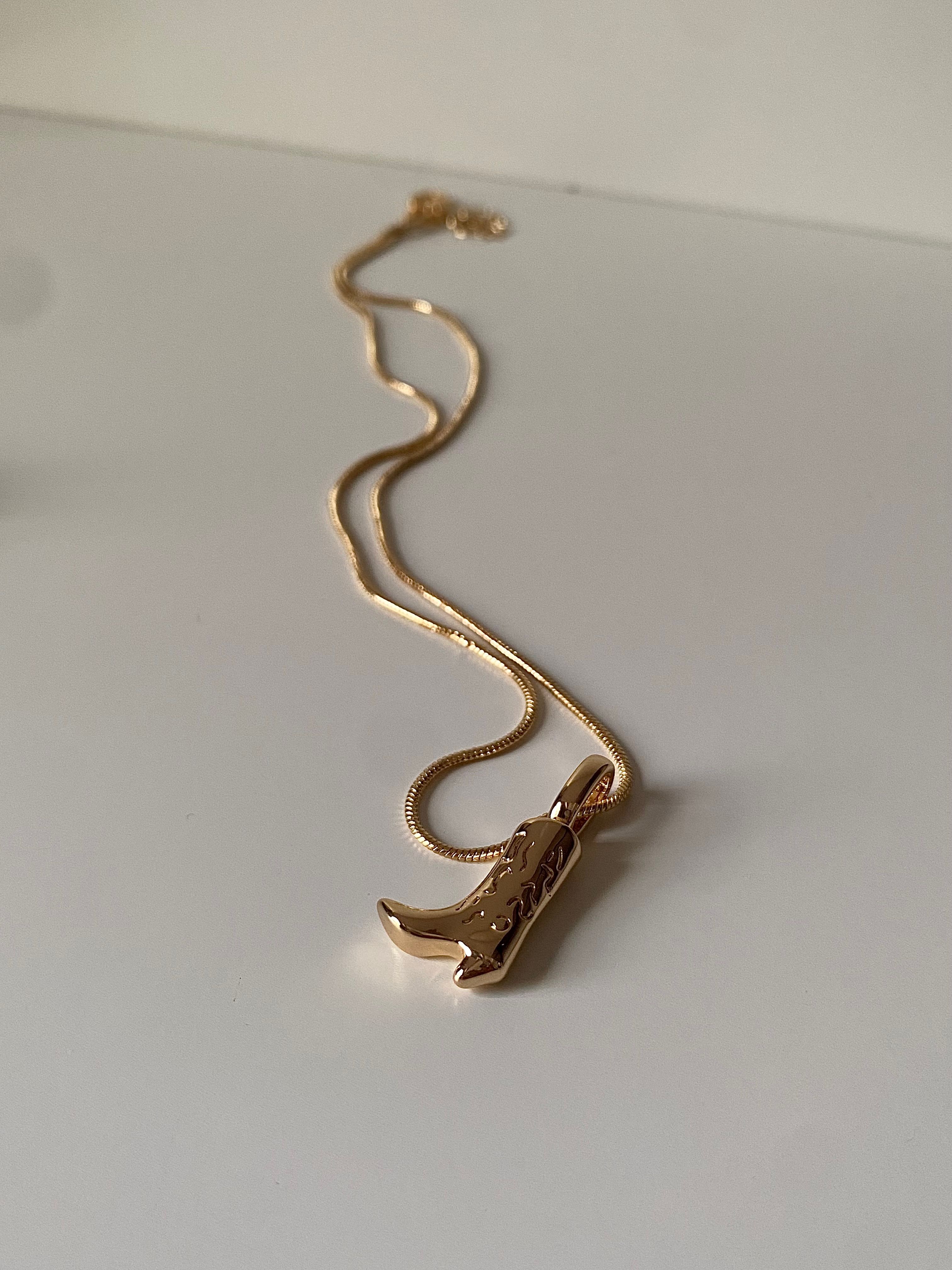 Cowboy boots necklace🤠👢