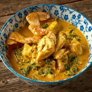 แกงคั่วปูใบชะพลู • Red Curry Blue Crab with Wildbetal Leafbrush
