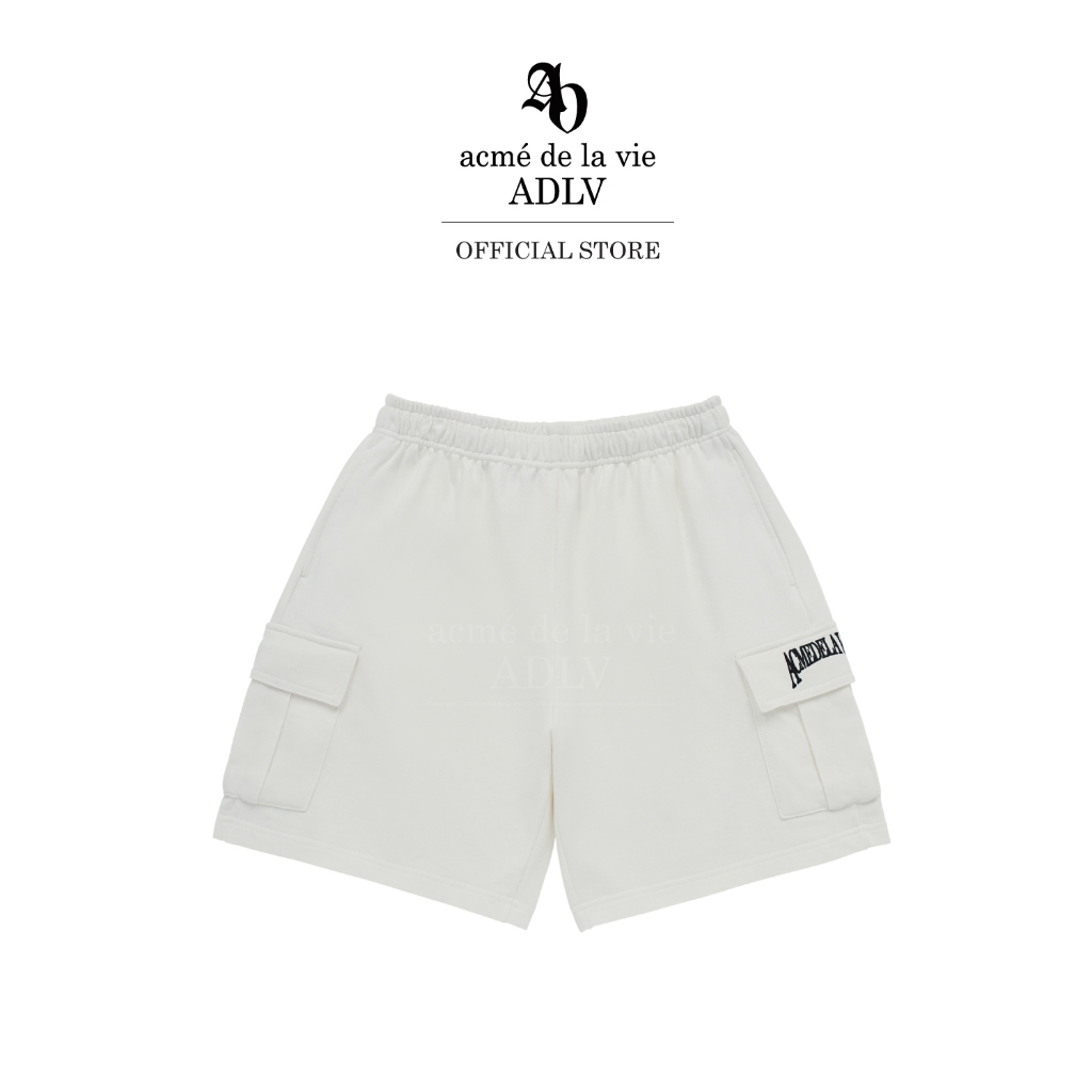 ADLV [acme de la vie] กางเกงขาสั้น รุ่น AE Logo Cargo Short Pants Cream