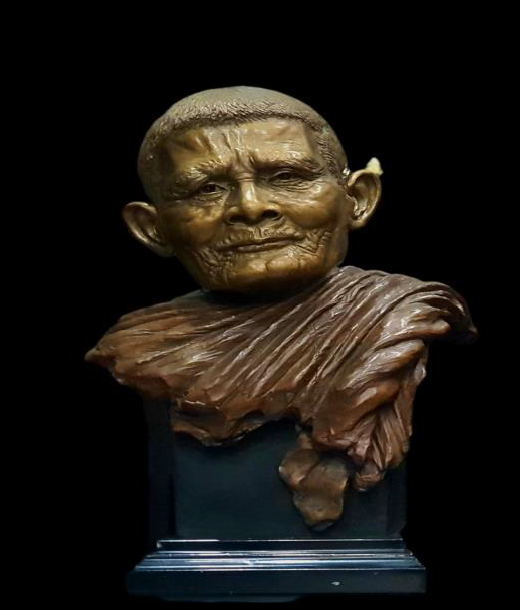 ผลงาน : หลวงปู่แหวน สุจิณฺ โณ ED  ขนาด : ความสูง 35 ซม. (ไม่รวมฐานหิน)