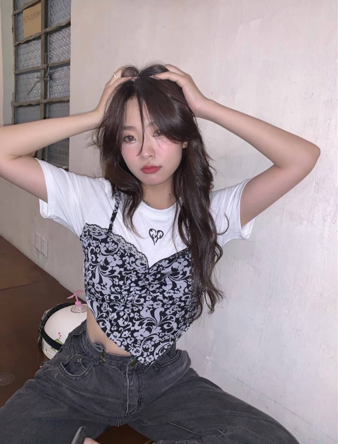 เสื้อครอปแขนสั้นแต่งสายเดี่ยว