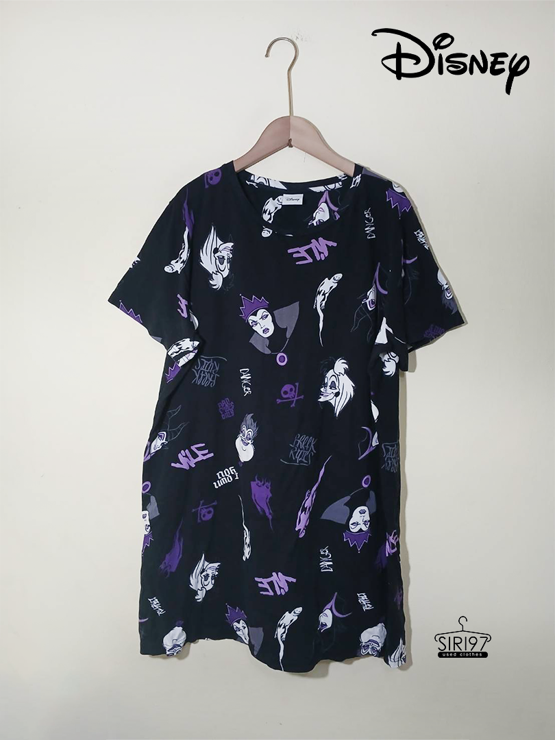 เดรสกระโปรงคอกลมแขนสั้นผ้ายืด Disney สีดำ ลาย สภาพ 80% มีสีดรอปลง ผ้าเป็นขนเล็กน้อย