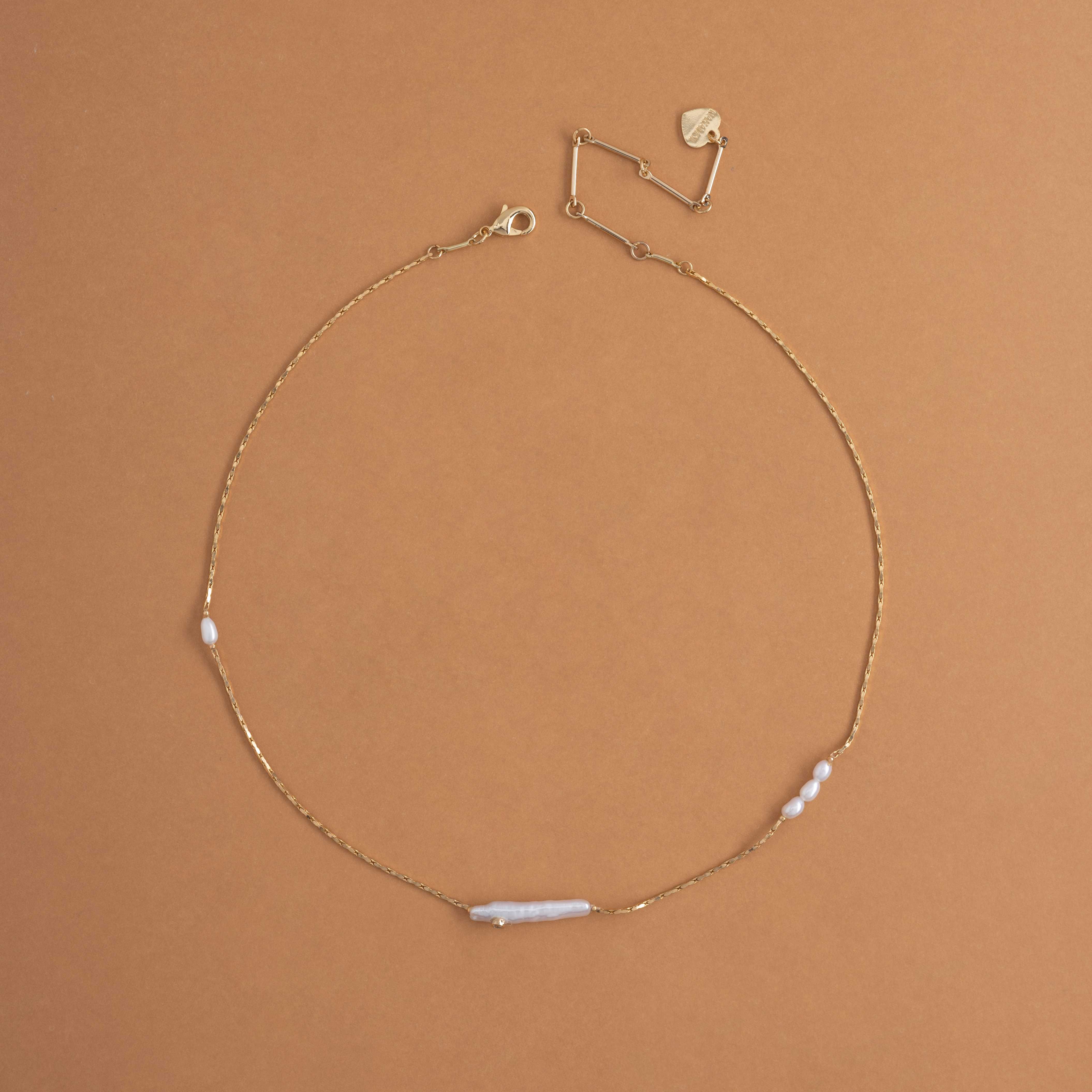 LONG WHITE PEARL BEAD SHORT NECKLACE