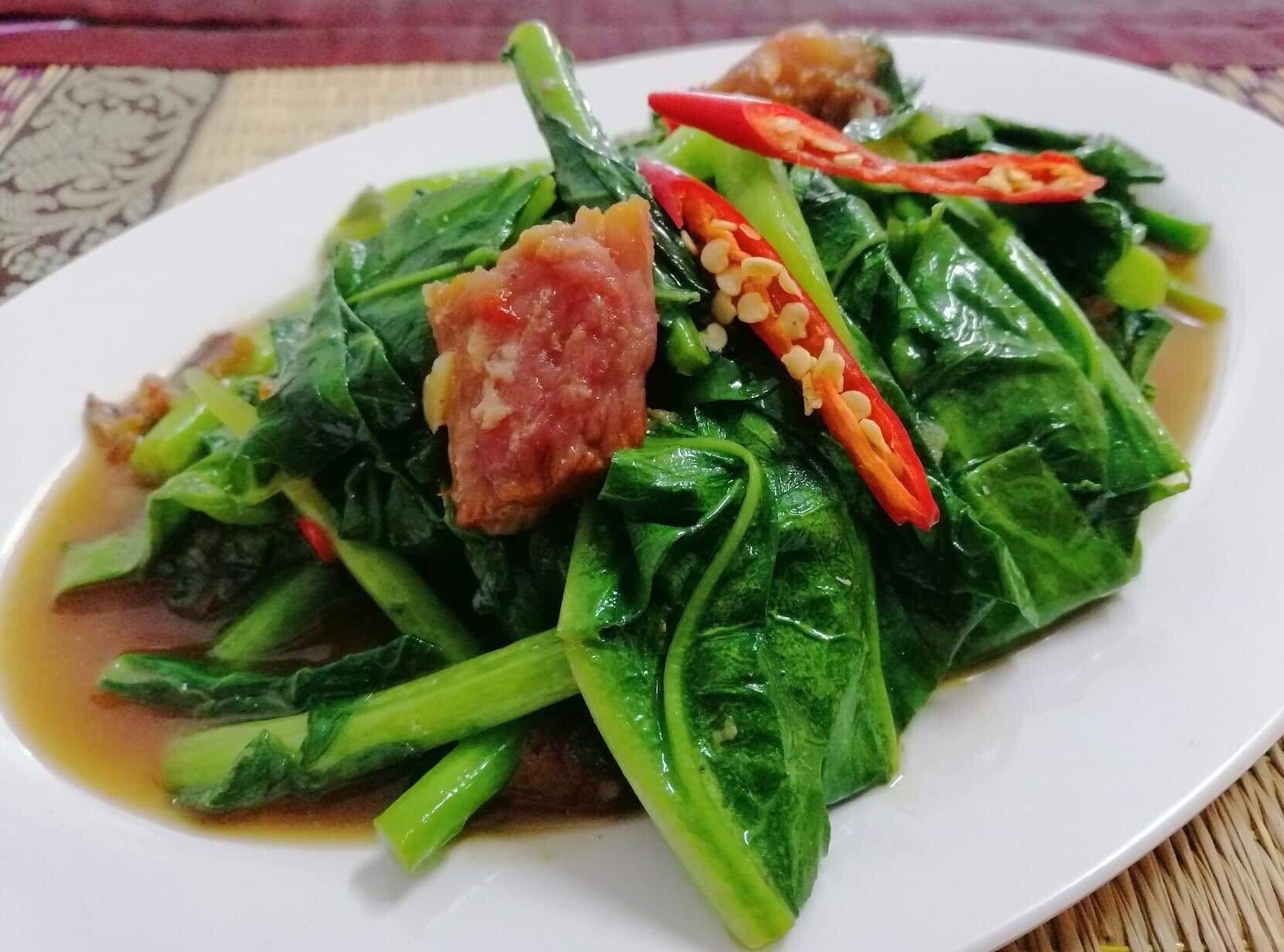 ผัดคะน้าปลาเค็ม Kale w/Salted Fish