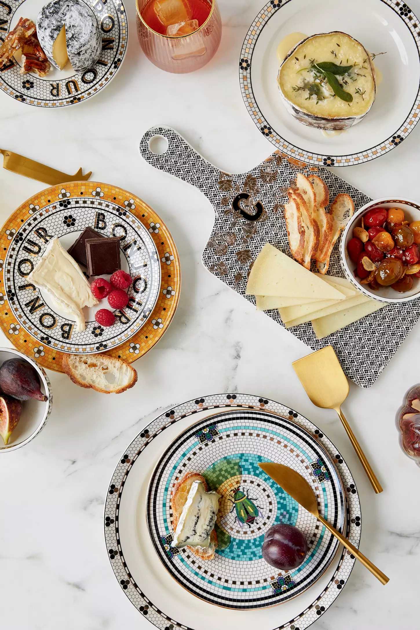 (Pre-order และ พร้อมส่ง)The Bistro Tile Dinnerware Bundle