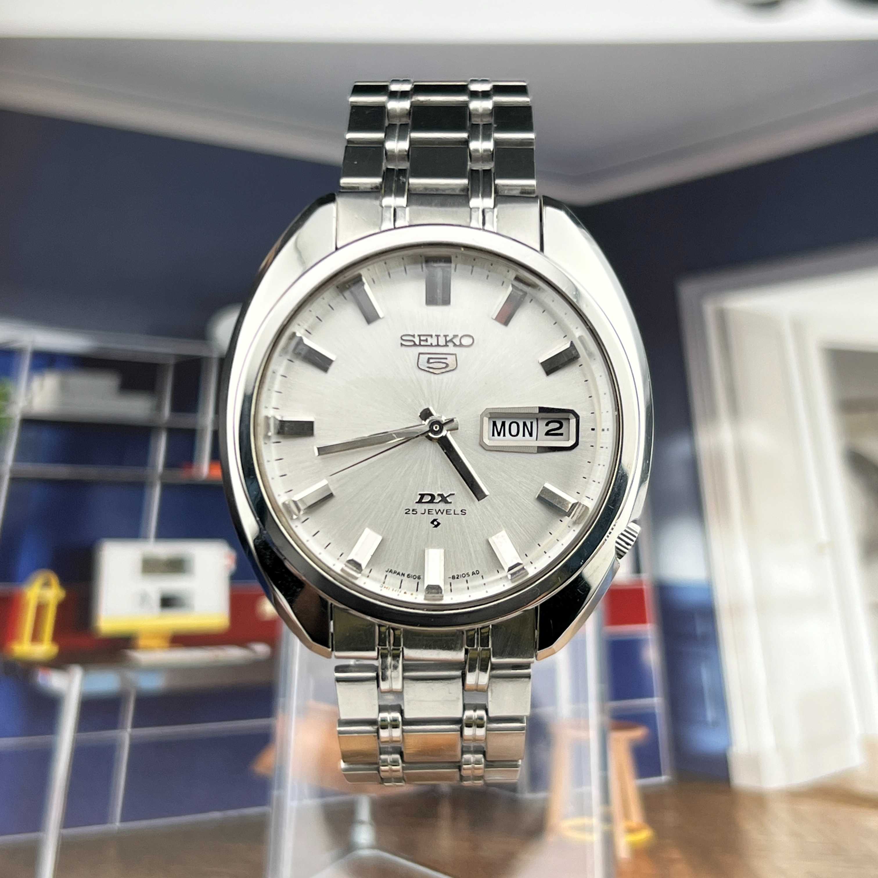 Vintage Seiko 5 DX Automatic 25Jewels Silver Sunburst Dial Ref.6106-8131 Days/Date Japan 1968