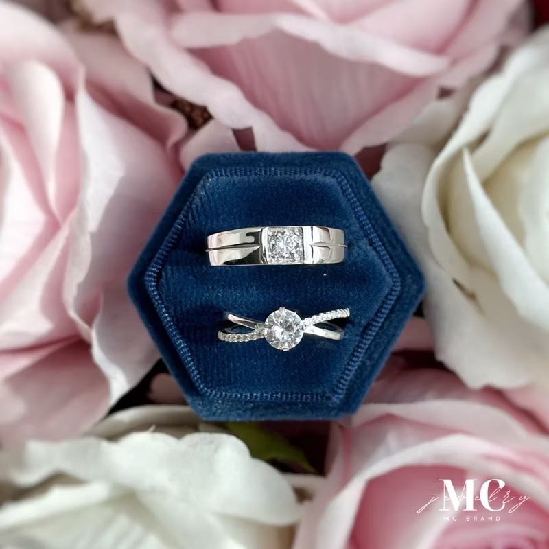 แหวนคู่เงินเเท้,เงินชุปทองคำขาวรุ่น Owen.Cara 💍💖✅สลักชื่อฟรี🤍ไม่ลอกไม่แพ้✨แถมฟรีกล่องจิวผ้าเช็ด✨