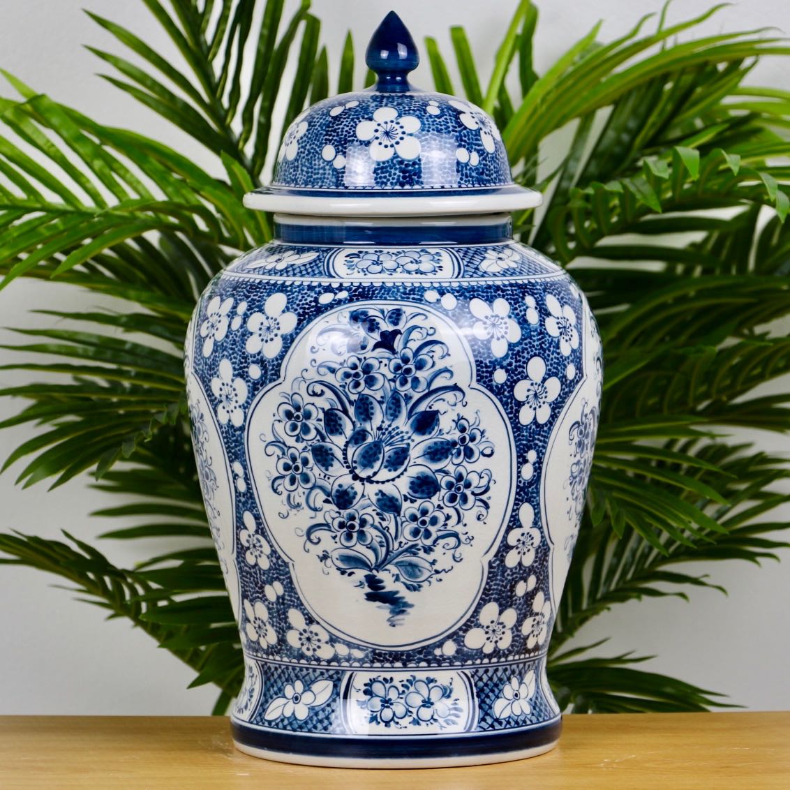 โถพลู ลายดอกพูนทรัพย์ สูง 17 นิ้ว ตกแต่งบ้าน : BlueAndWhite