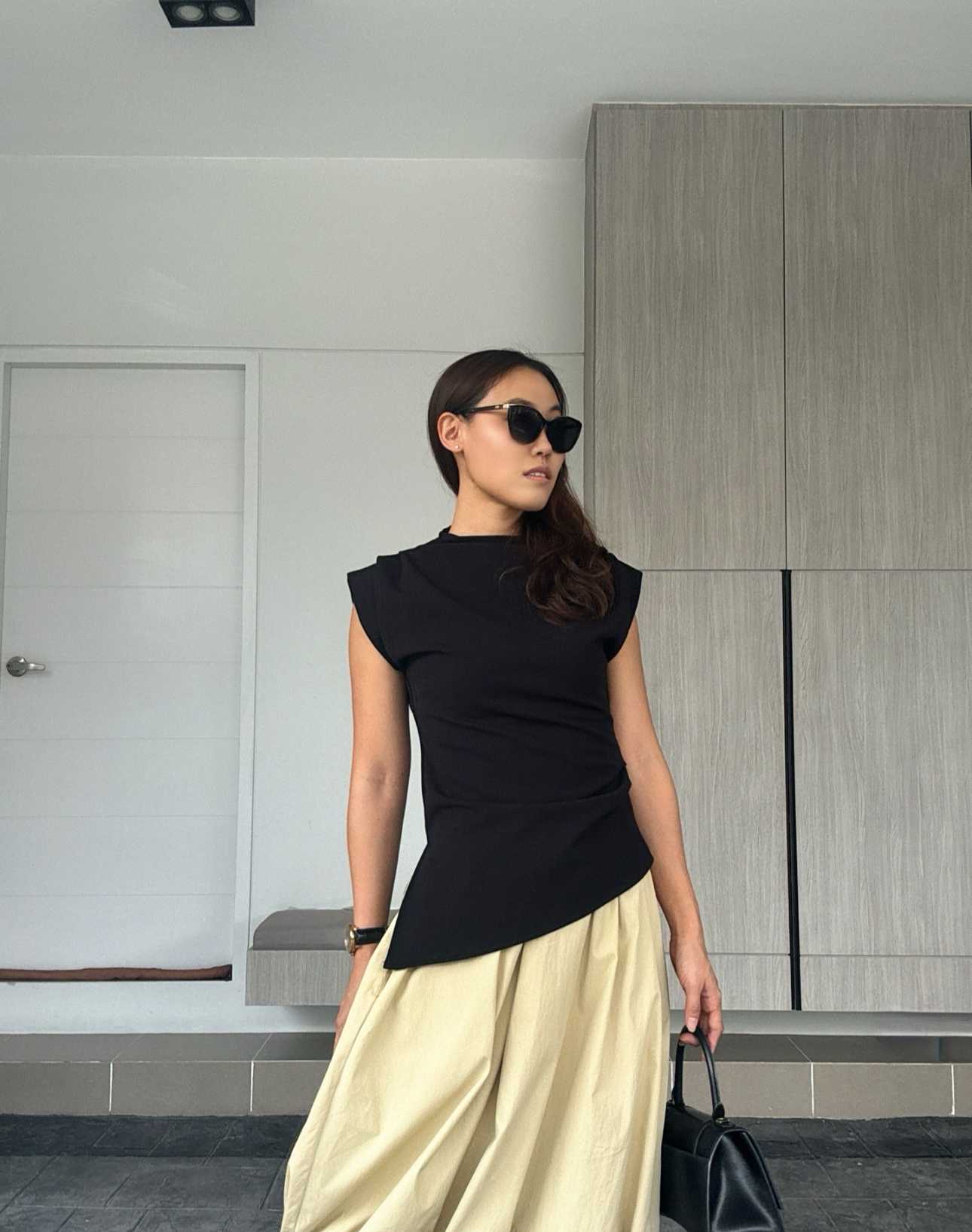 Tina top เสื้อคอปีนไหล่ล้ำ