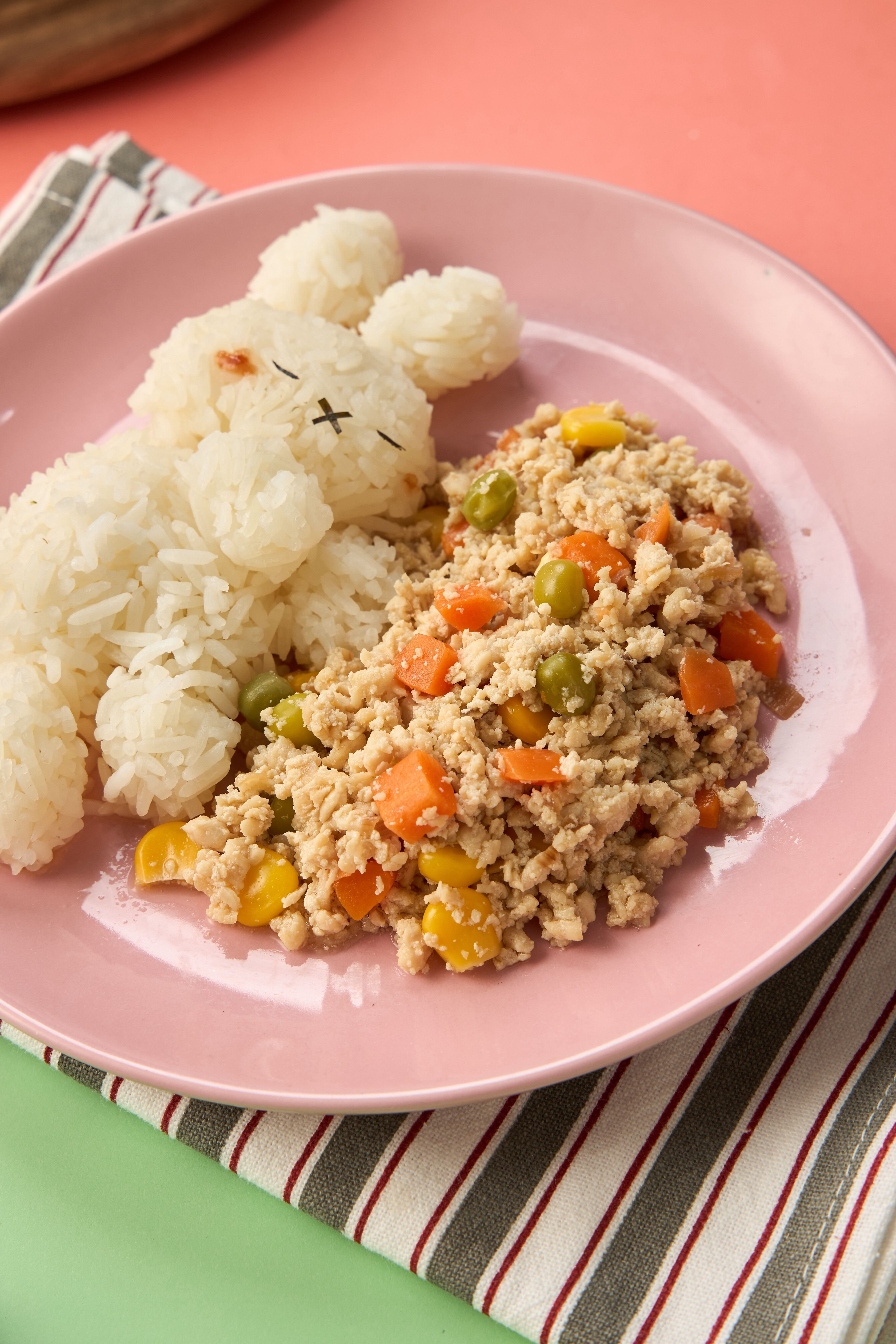 ไก่ผัดกู๊ดมู้ด - อาหารปรุงรสน้อย (สำหรับ 1 ขวบขึ้นไป)