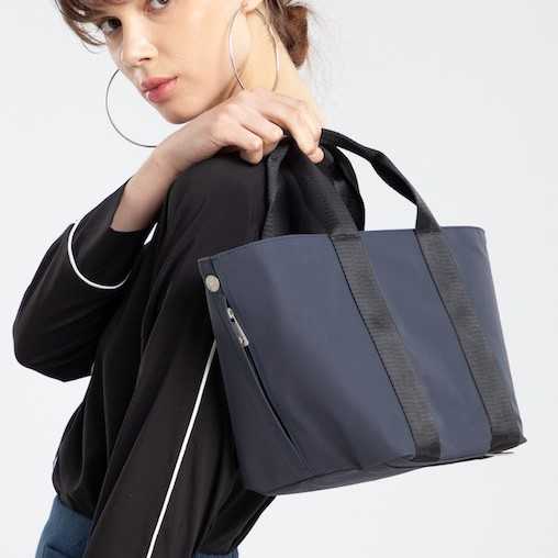 QueenCows กระเป๋า Moco Bag (Blue Gray-Black)