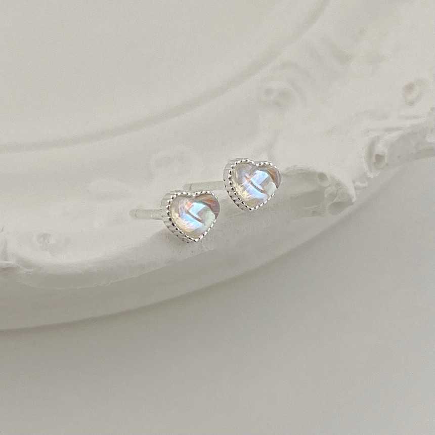 A.piece  ต่างหูเงินแท้ [all silver 925] Moonstone Heart Shape Stud (521)