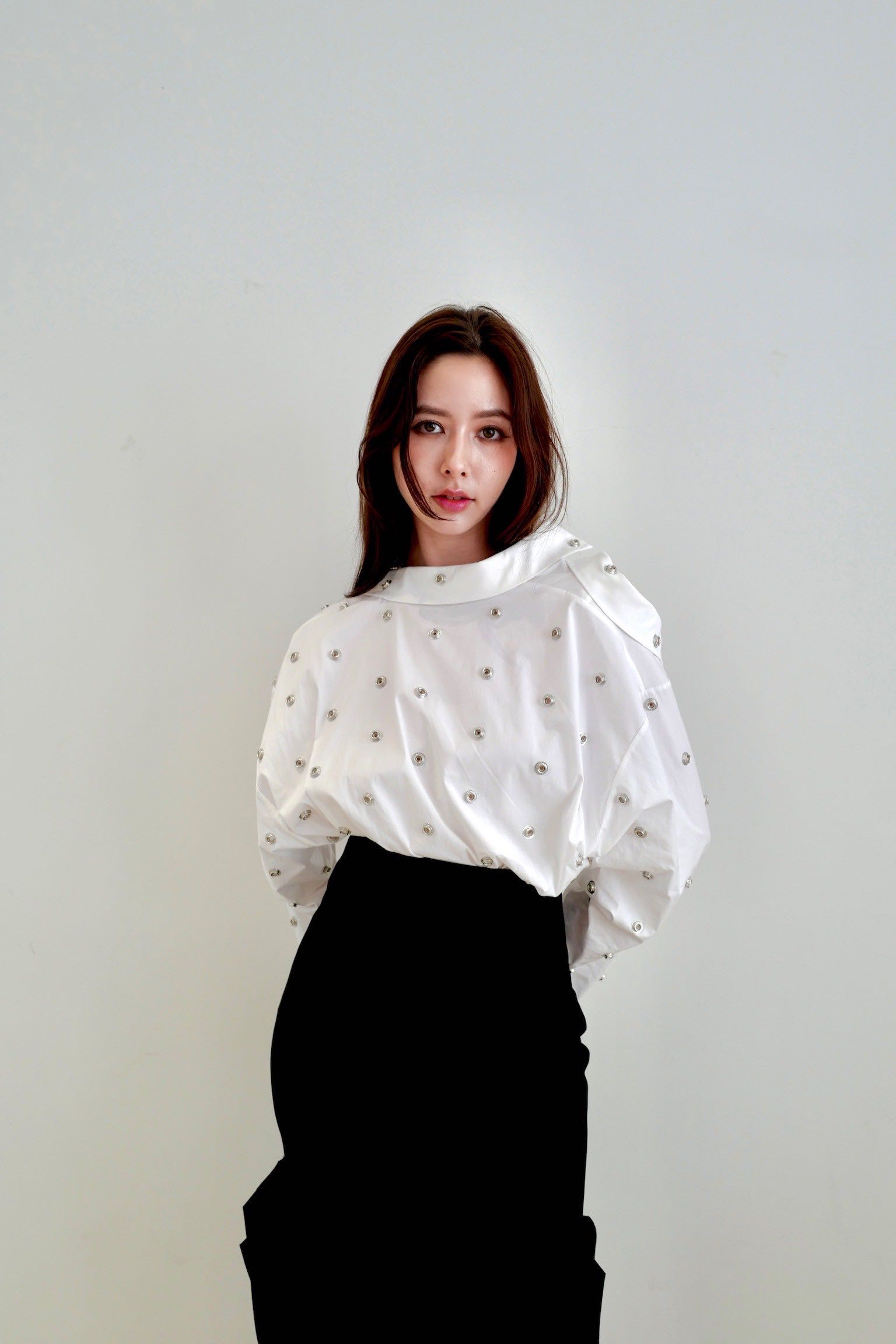 A.W.A.K.E. MODE Studded Double Collar Shirt - White