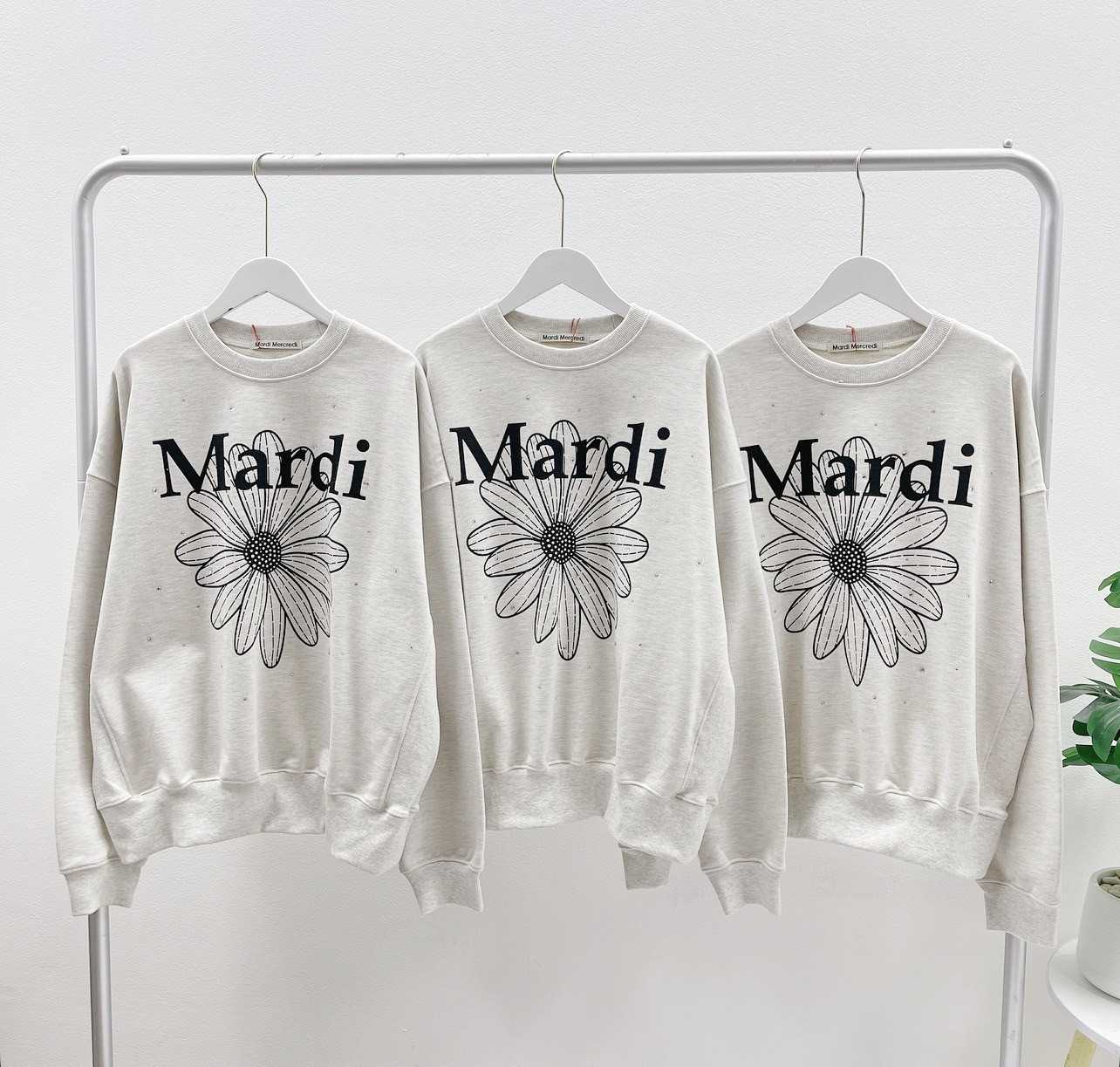 Mardi Flower Stone Sweatshirt (Oatmeal/ Black)