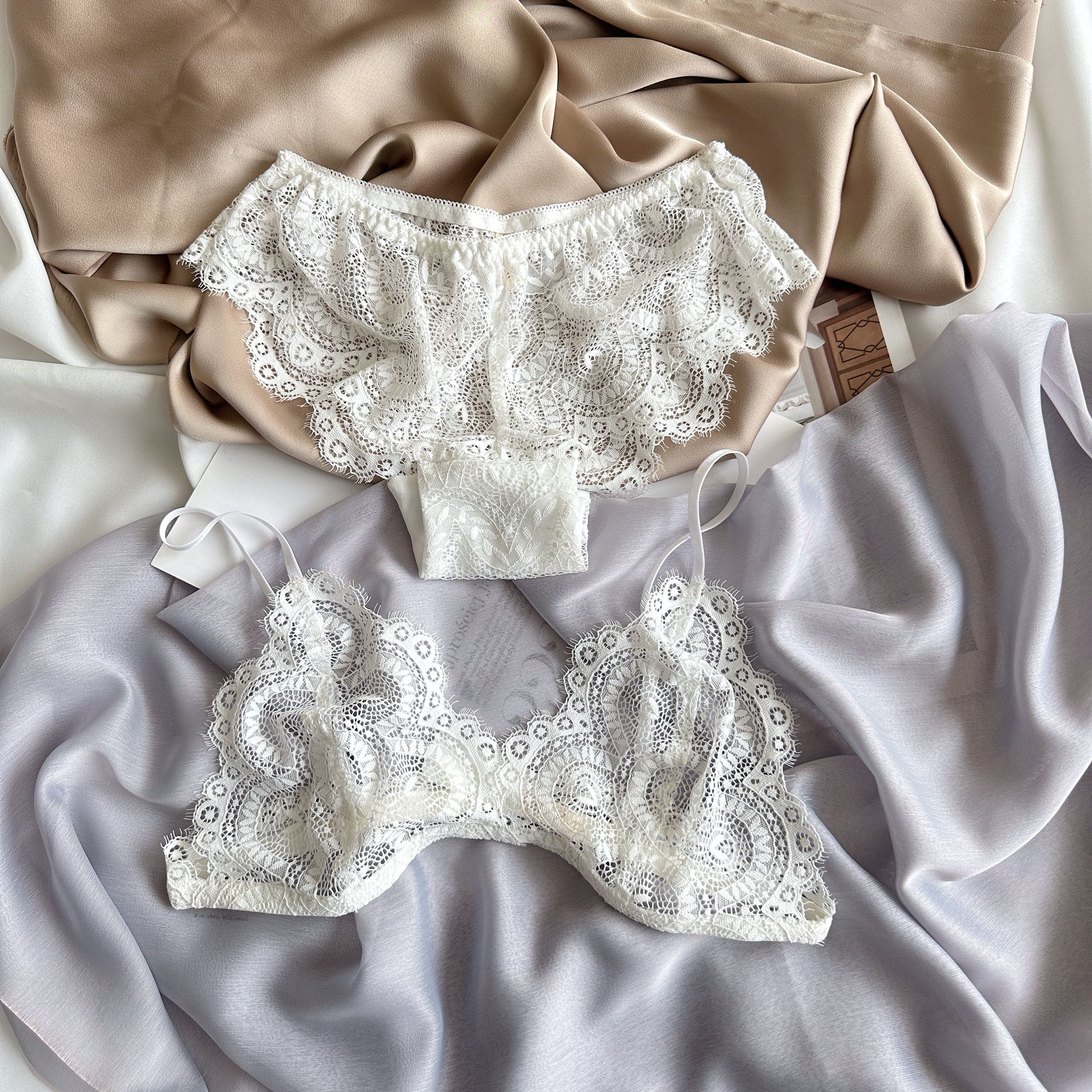 set บรา + กกน. (สีขาว) รุ่น Basic bra
