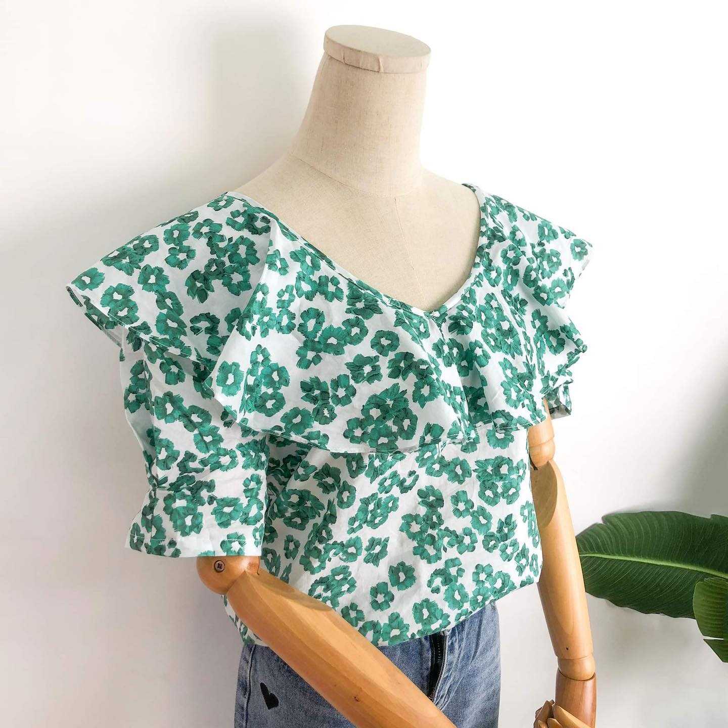 [พร้อมส่ง] CS81  เสื้อลายดอกไม้