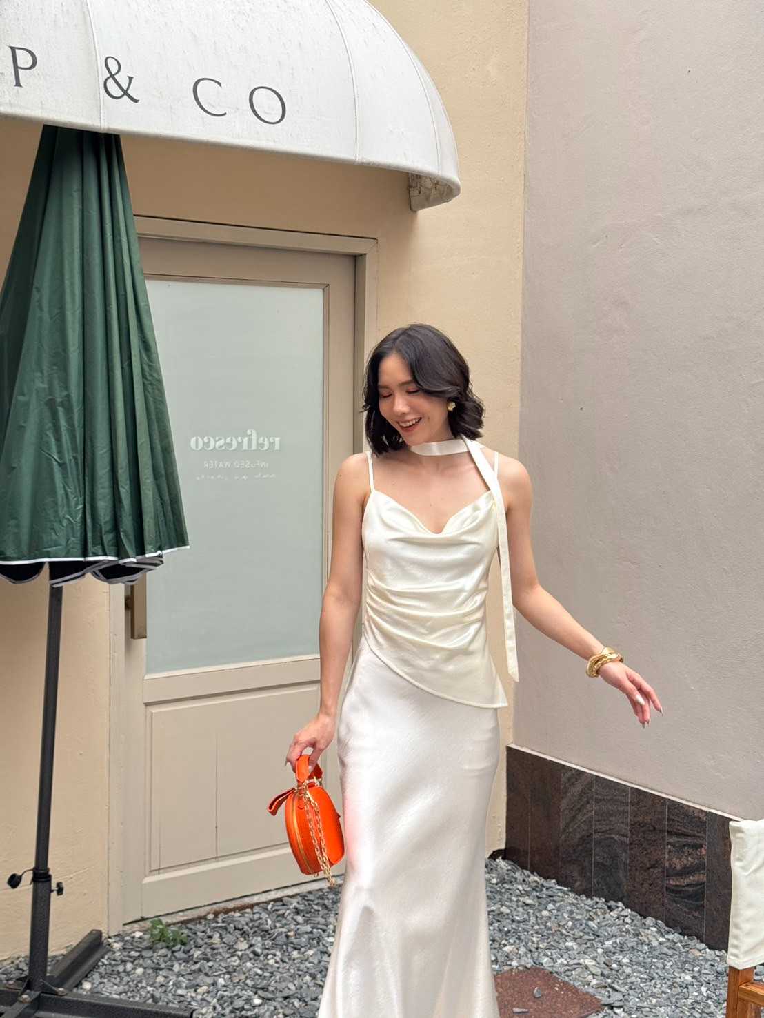 Avery satin dress  เดรสสายเดี่ยวผ้าซาติน คอถ่วง จับจีบข้าง